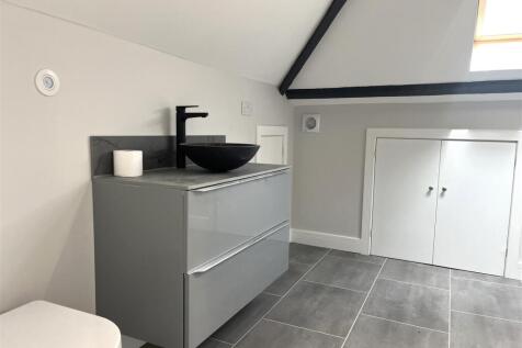 Bed 6 En-suite 2.jpg