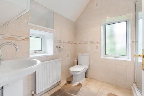 Bathroom 2.jpg