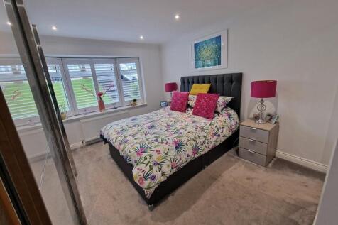 oak bedroom 2.jpg