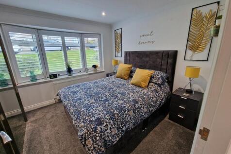 oak bedroom 3.jpg