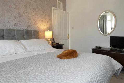 Bedroom 1b.JPG