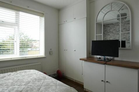 Bedroom 2b.JPG