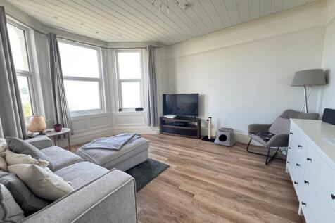 Flat 2, 7 Royal Avenue Onchan  (2).JPG
