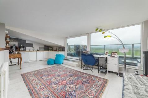 2nd Floor - Living Area