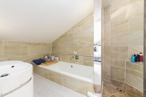 2nd Floor - Main Bedroom - En-Suite
