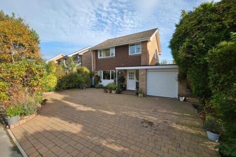 3 bed detached house for sale