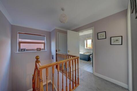 23 Foster Crescent (10).jpg