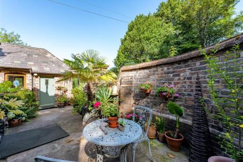 The Old Waterworks Cottage-externals-08.jpg