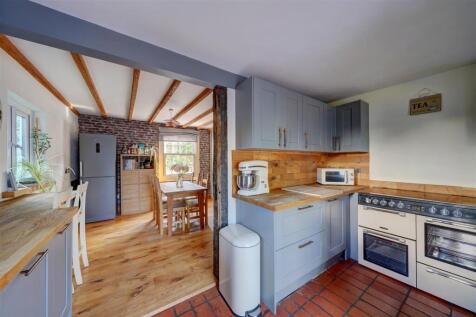 Parkfield Cottage (22).jpg