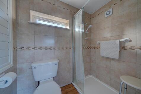 31 Hazelwood Close (12).jpg