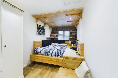 bedroom]