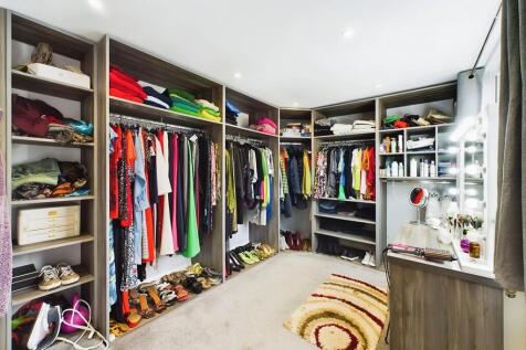 Dressing Room or ...