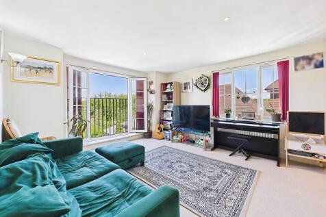 lounge area;