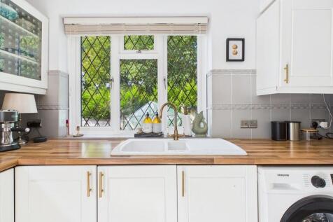 CAM02581G0-PR0131...