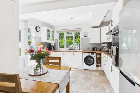 CAM02581G0-PR0131...