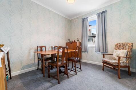 13_4 blytheswood crescent, largs  (11).jpg