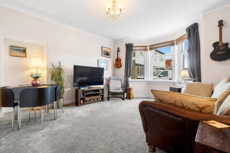 6_22 hutton park crescent, largs  (3).jpg