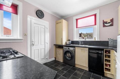 10_22 hutton park crescent, largs  (7).jpg