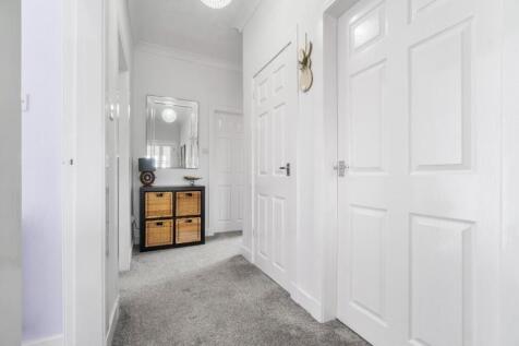 14_22 hutton park crescent, largs  (21).jpg