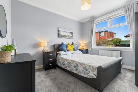 15_22 hutton park crescent, largs  (11).jpg
