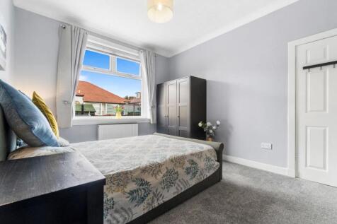 16_22 hutton park crescent, largs  (12).jpg