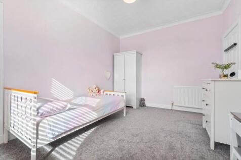 20_22 hutton park crescent, largs  (16).jpg