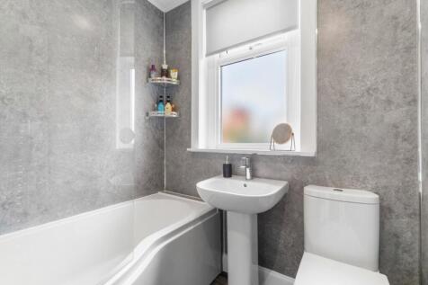 22_22 hutton park crescent, largs  (18).jpg