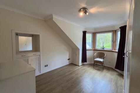 Master Bedroom (with en suite)