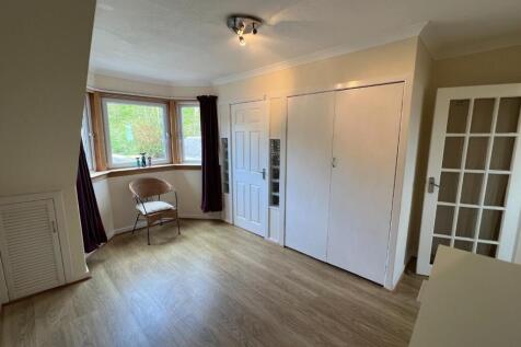 Master Bedroom (with en suite)