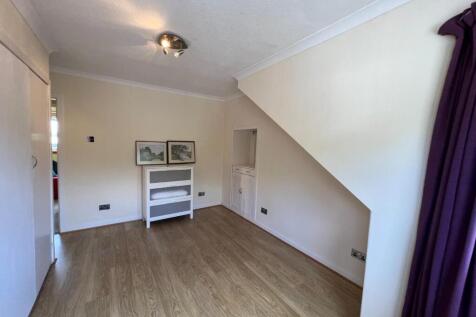 Master Bedroom (with en suite)