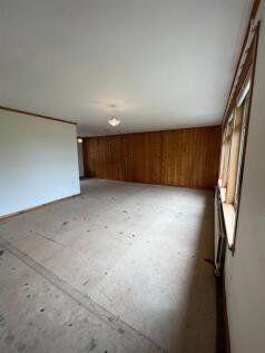 Lounge/Dining Room (L-shaped)