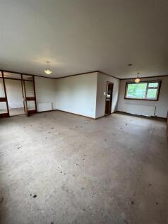 Lounge/Dining Room (L-shaped)