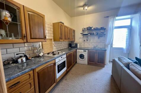 Lounge / Kitchen