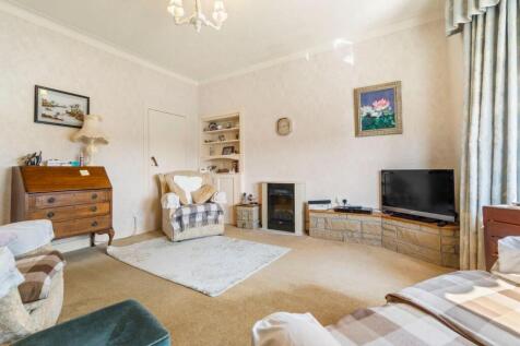 5_20 hutton park crescent, largs (5).jpg