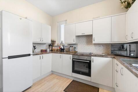 8_20 hutton park crescent, largs (8).jpg