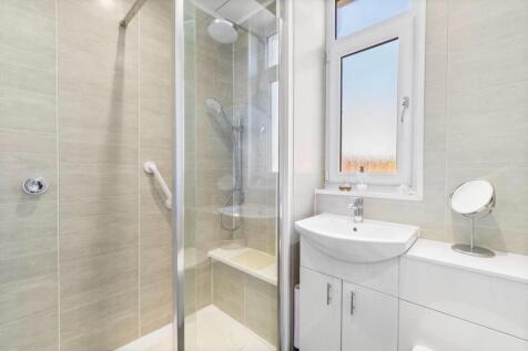 13_20 hutton park crescent, largs (13).jpg