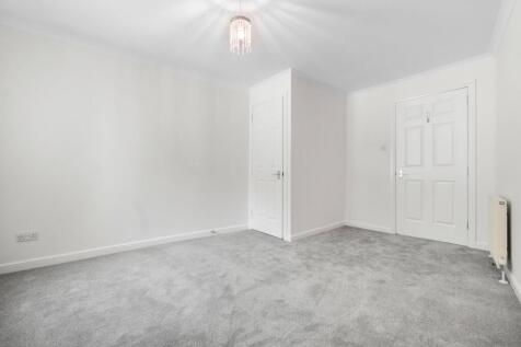21_19 rosebank gardens, largs  (21).jpg
