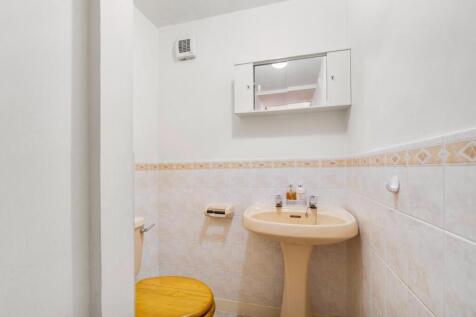 15_22 aubery cres (6).jpg