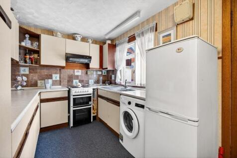 7_6 broom court, largs_06.jpg