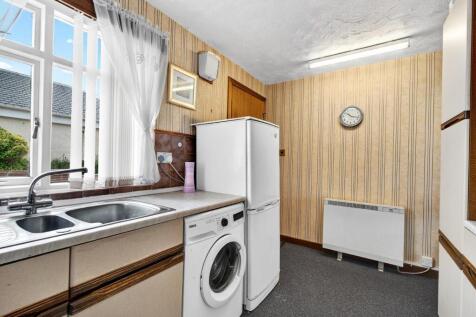 8_6 broom court, largs_07.jpg