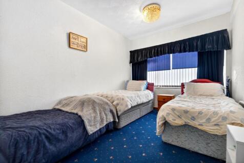 11_6 broom court, largs_10.jpg