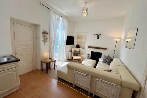 Living Room / Kitchen