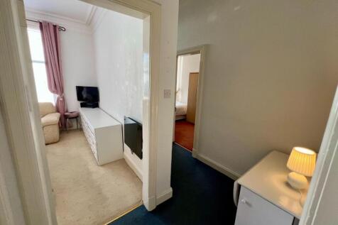 L-Shaped Hallway