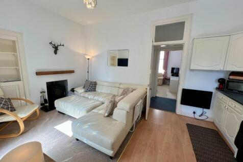 Living Room / Kitchen