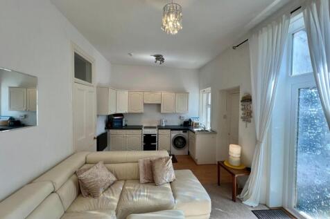 Living Room / Kitchen