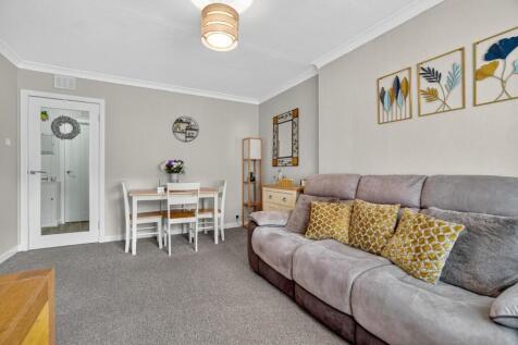 19a allanpark street, largs _06.jpg