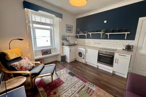 Lounge / Kitchen