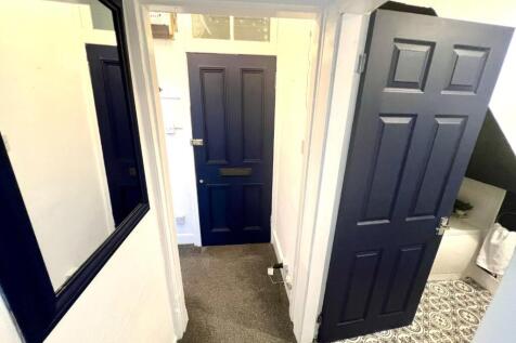 Hallway (L-Shaped)