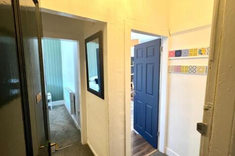 Hallway (L-Shaped)
