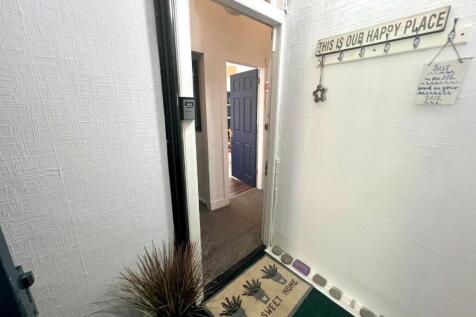 Hallway (L-Shaped)